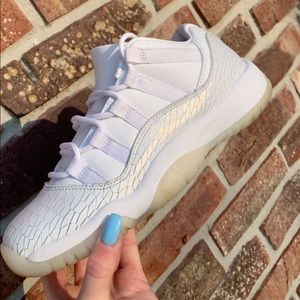 Jordan 11 “White Frost”